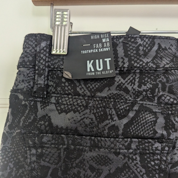 NWT Kut From Kloth Mia Snake Print Toothpick Skinny Jeans Black Size 6 Pants New - Picture 3 of 4
